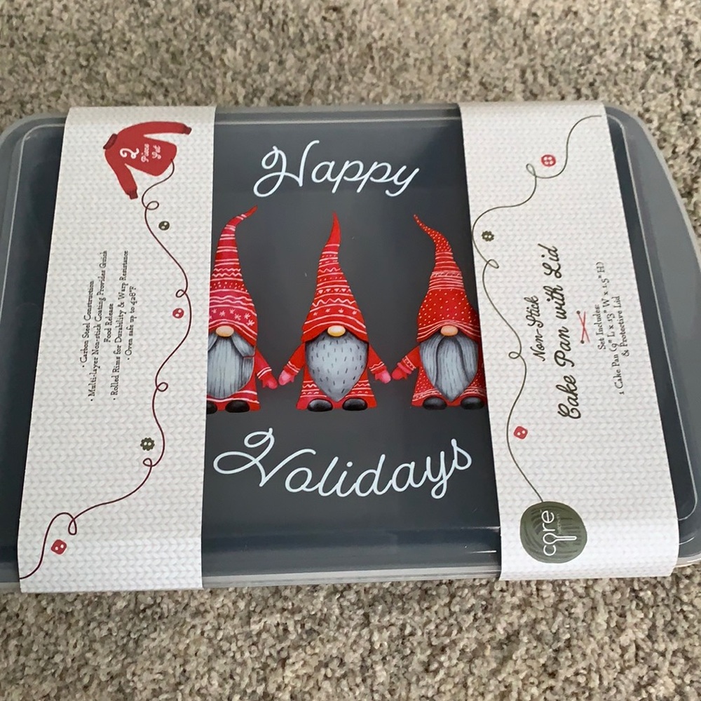 Holiday gnome non stick cake pan with lid